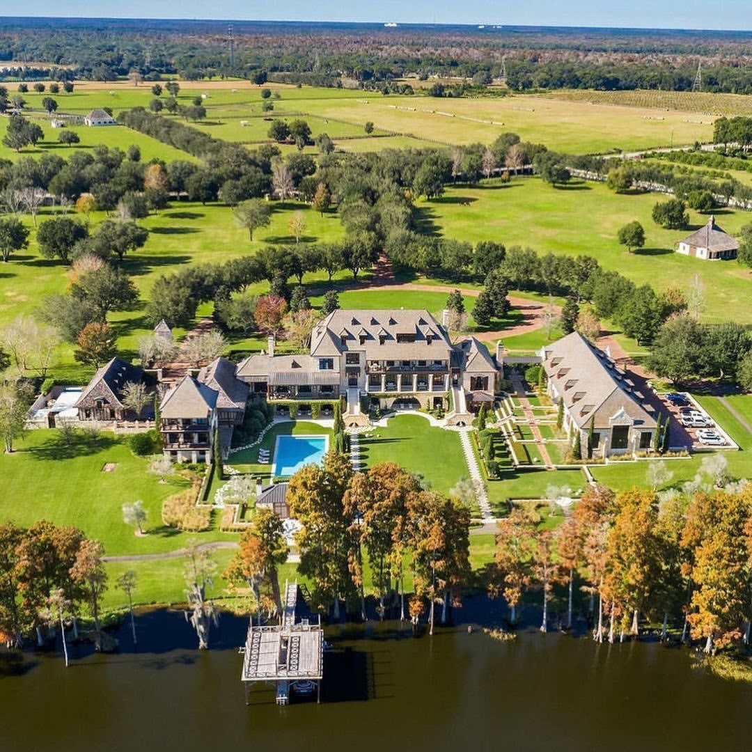 Inside a brand new $6,200,000 Virginia home with an incredible design listed by @pocketlisting.io 😍⁠